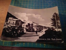39124 CARTOLINA DI ROCCARASO VIALE SCIATORI BUS E AUTO D' EPOCA FIAT GIARDINETTA