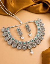 Antico set orecchini collana