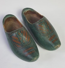 Zoccoli in legno dipinti a