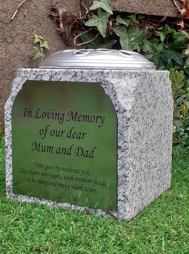 Vaso commemorativo granito