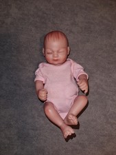 Infant doll closed eyes 15/20