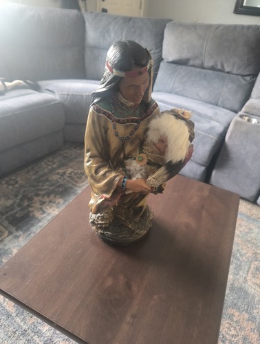 Statua madre indiana - madre, giovane