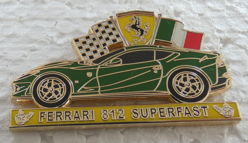 Gros pin ferrari 812 - pin's,