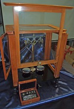 BILANCIA DI ALTISSIMA PRECISIONE  ANNI 40 DEL SEC. SCORSO COMPRESA DI PESI 