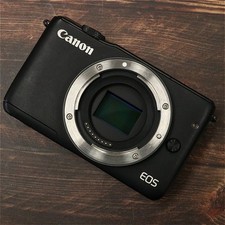Canon EOS M10 fotocamera mirrorless Giappone Canon M10 corpo leggero compatto