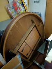 tavolo rotondo in legno allungabile in stile anni 60 completo di 6 sedie