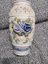 vaso in gesso bianco con