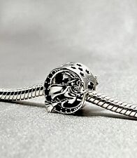 Ciondolo strega su scopa