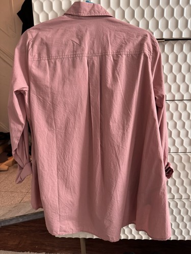 Buttondown nuovo con etichetta