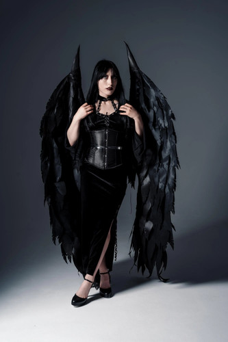 Costume nero grande ali