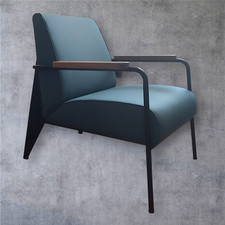 Poltrona imbottita usata Vitra modello Fauteuil de Salon prodotta nel 2017