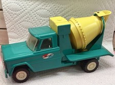 Camion giocattolo betoniera