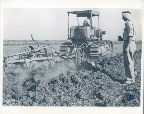 Macchina trattore agricolo