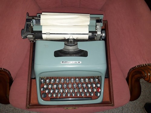 Macchina scrivere olivetti - da,