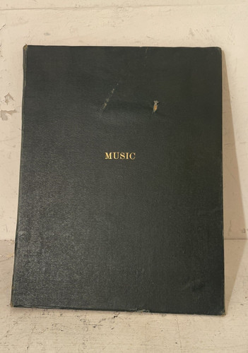 Antico libro musicale per
