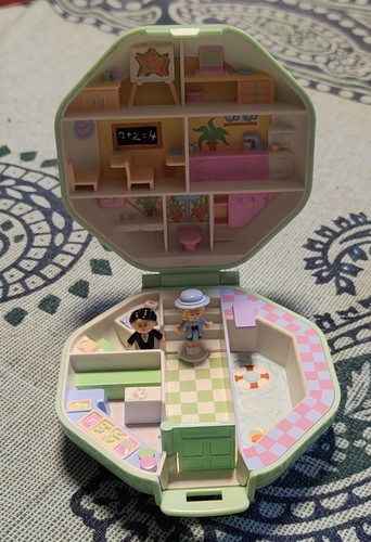 Polly pocket playset - playset, polly's