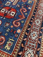 Antico vecchio tappeto usato