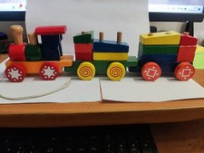 Trenino in legno per bambini con Mattoncini Colorati.