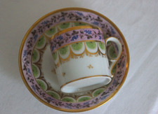 Tasse litron et sa soucoupe en porcelaine de Paris – Fin XVIIIe siècle, raisinsT