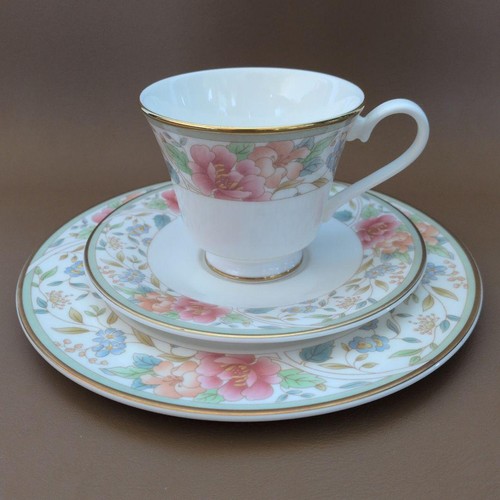 Royal doulton claudia set - doulton,