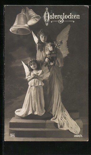Angeli pasquali pregano sotto