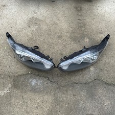 Set fari Ford Fiesta Mk7 stile