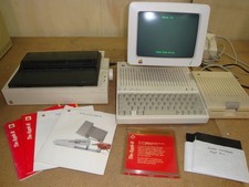 VINTAGE APPLE IIc DESKTOP