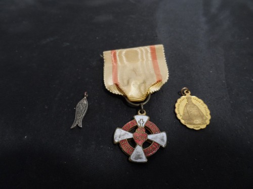Vintage catholic church medal - vintage,