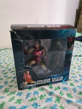 Statuina Iron Man con base