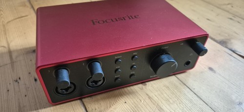 Focusrite 4i4 scarlett - focusrite,