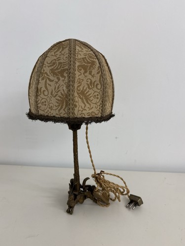 Vecchia lampada con cappello - lampada,