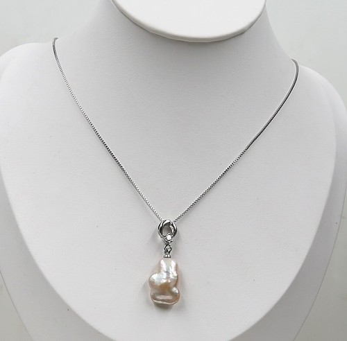 Collana con ciondolo - , perle