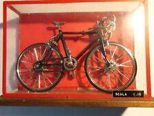 Modellino bicicletta da corsa in bacheca anni 70