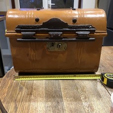 Antico baule/cassettiera a