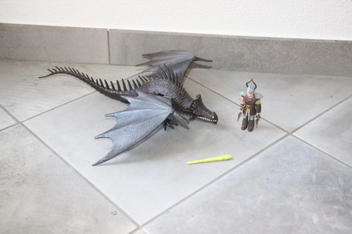 How train your dragon - train,