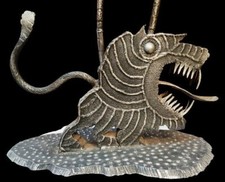 Scultura brutalista in ferro