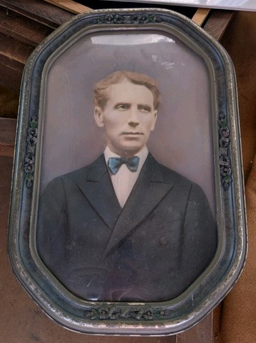 Antico ritratto vintage ovale