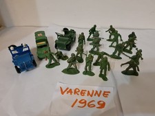 LOTTO SOLDATINI MILITARI HONG KONG + MEZZI SCALA MINORE 1:32