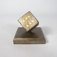 PICCOLO FERMACARTE PRESSE PAPIER SCULTURA IN METALLO DADO DA GIOCO VINTAGE V774