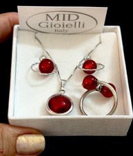 Orecchini e anello pendenti