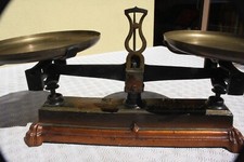 ANTICA BILANCIA iN Ghisa -