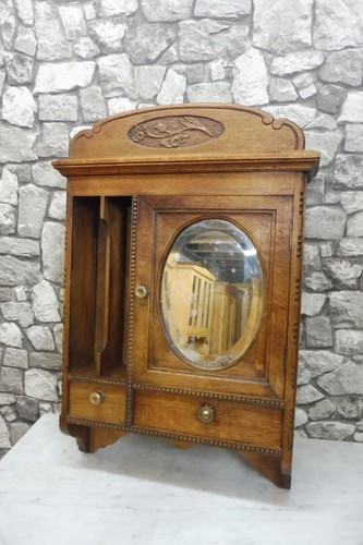 Bellissimo mobiletto antico