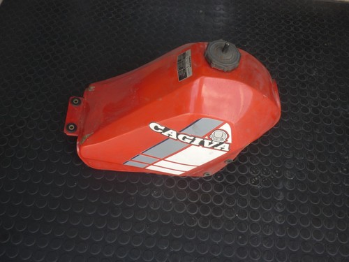 Serbatoio rosso con tappo - serbatoio,