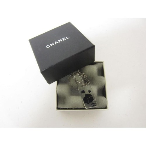 Collana con ciondolo - , originale