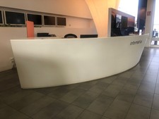 bancone di accoglienza aziendale