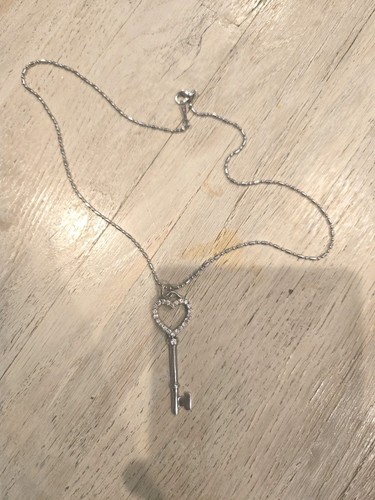 Collana con ciondolo chiave