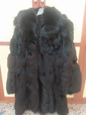 Vera Pelliccia di coda di volpe Nera, mai usata e in perfette condizioni.