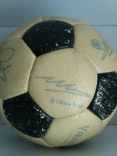 Balon de futbol firmado por