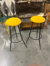 Coppia di Sgabelli da Bar anni 70 in ferro e seduta gialla in Sky