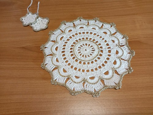 White round centrino with gold - with,